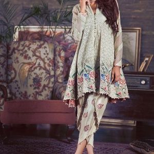Annus Abrar size small
